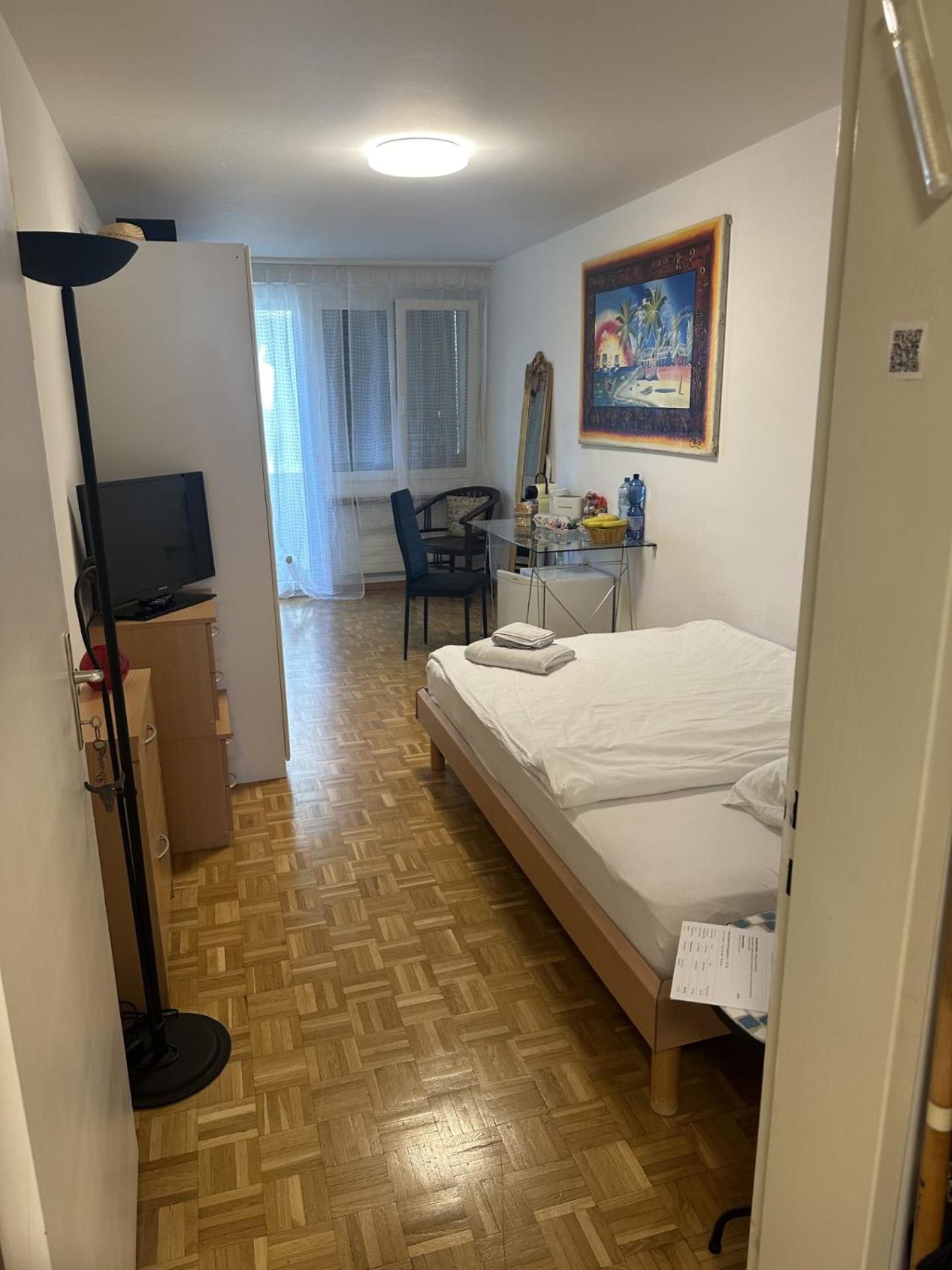 Schoenes Zimmer In Der City Basel Eksteriør bilde
