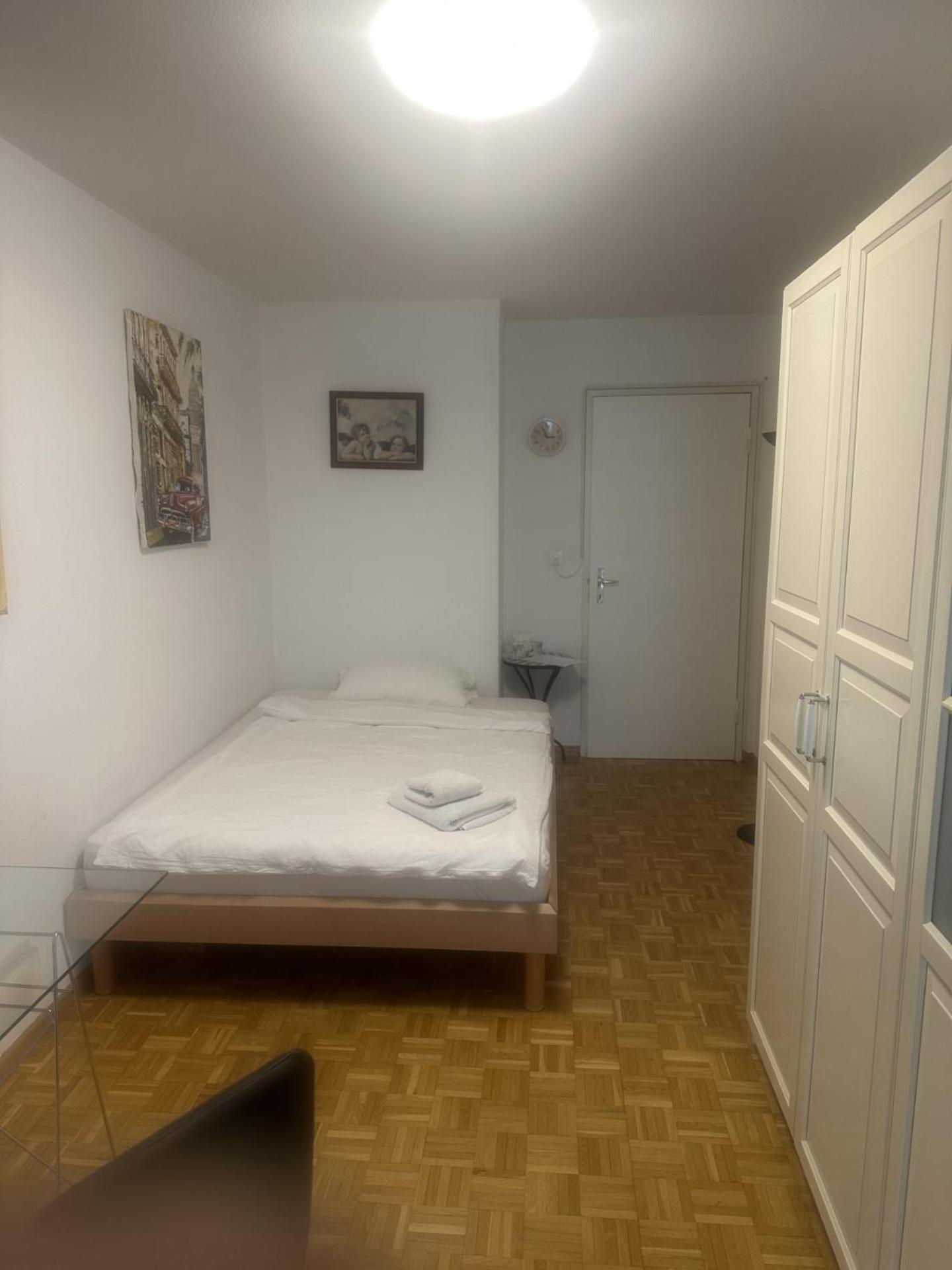 Schoenes Zimmer In Der City Basel Eksteriør bilde