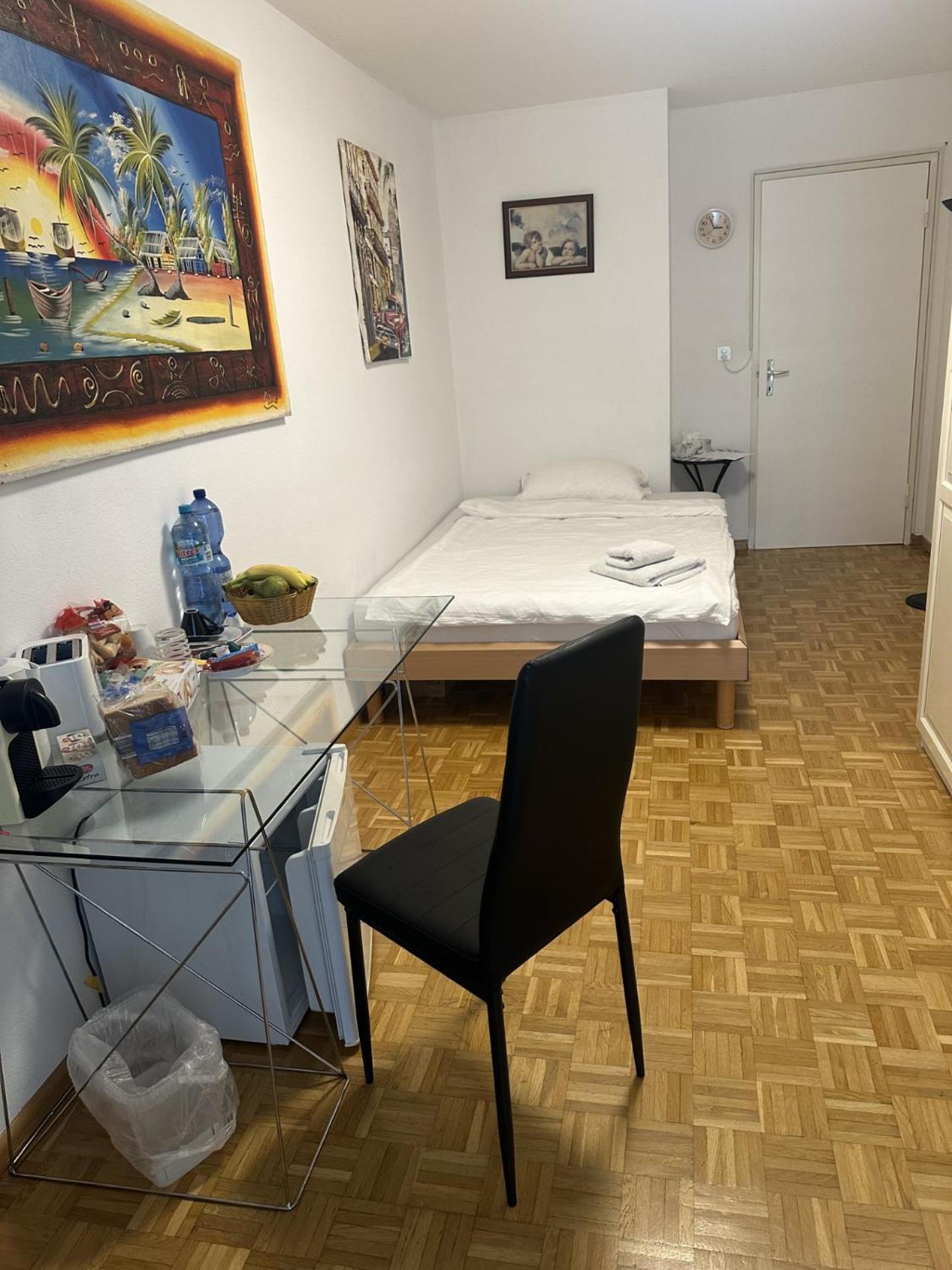Schoenes Zimmer In Der City Basel Eksteriør bilde